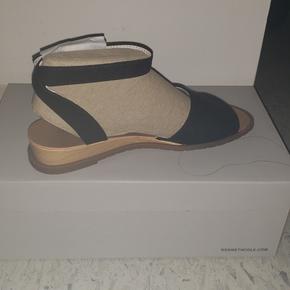 Women shoes - Picture 1 of 13